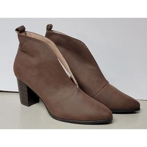 W525 Journee Collection Brown Women's Bellamy Cut-Out Ankle Boots Size 9 M